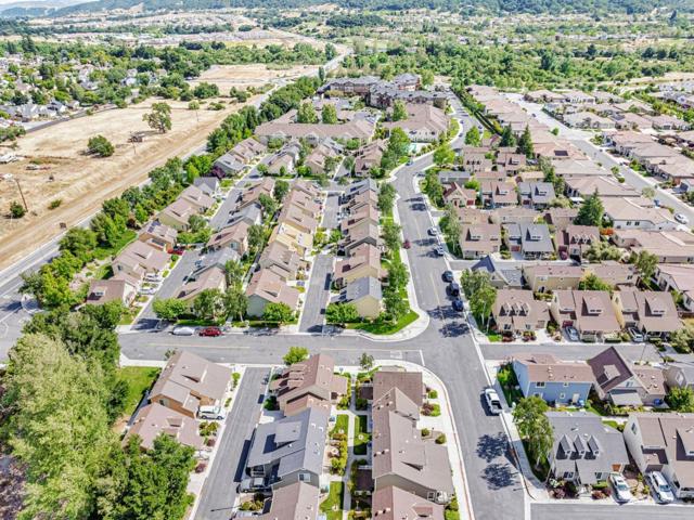 1554 Rosette Way, Gilroy CA: https://media.crmls.org/mediaz/3c07488c-33cc-40aa-a26f-0d2321679836.jpg