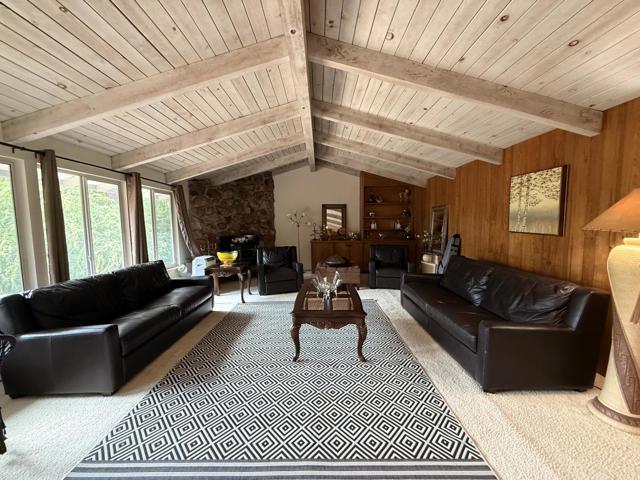 15292 Stratford Court, Monte Sereno CA: https://media.crmls.org/mediaz/3c075cf0-7b88-4bc5-be5a-39da99200493.jpg