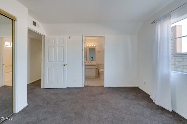 10925 Blix Street, Toluca Lake CA: https://media.crmls.org/mediaz/3c077d53-5fab-4faa-8449-a22e9a64c62c.jpg