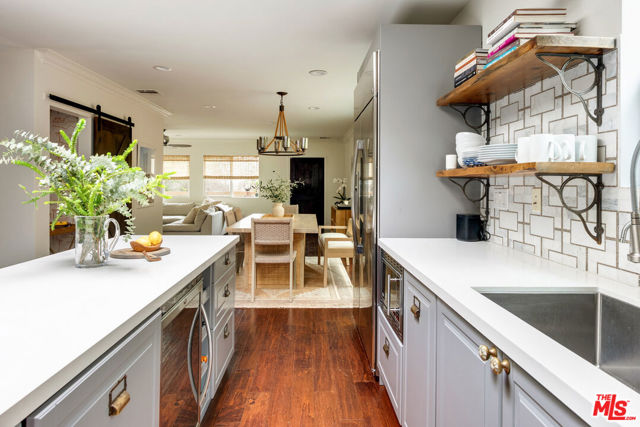 1774 Washington Way, Venice CA: https://media.crmls.org/mediaz/3c07942b-2546-4241-a9a2-54d551aa19ac.jpg
