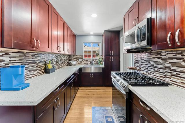 240 Ledgewood Ln, San Diego CA: https://media.crmls.org/mediaz/3c07e798-e1fe-4b01-926e-a7a3f223abae.jpg