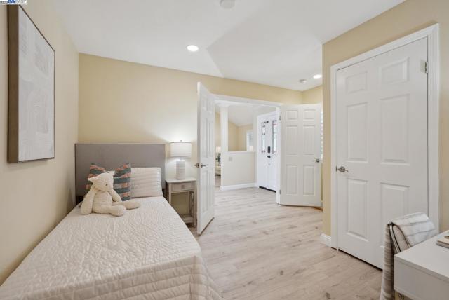 Image 34 of 60 For 4919 Monaco Dr