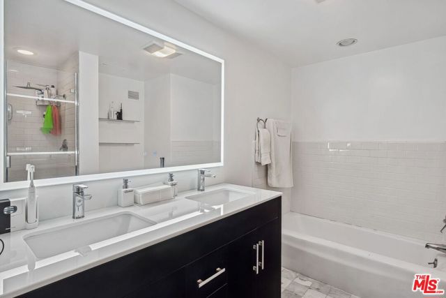 2170 Century Park East,  CA: https://media.crmls.org/mediaz/3c08270b-40e1-4374-adea-7046e81abf34.jpg