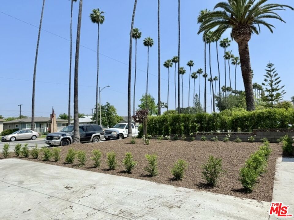 https://media.crmls.org/mediaz/3c090942-9fea-4d49-8676-9f95cdfd470c.jpg?preset=X-Large