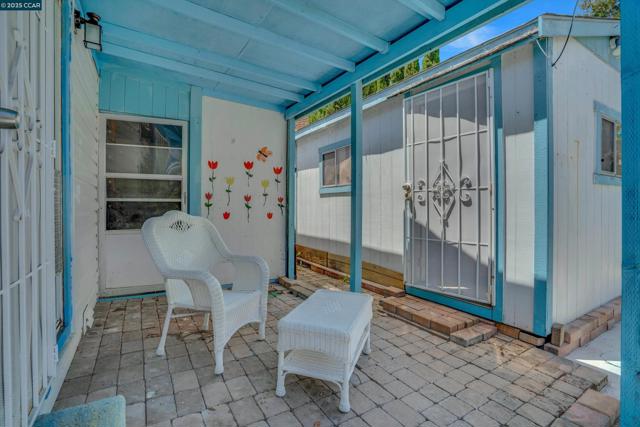 881 Merle Ave, Martinez CA: https://media.crmls.org/mediaz/3c091d75-930b-416b-bb7e-b61c20bb2319.jpg
