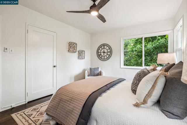 5810 Estates Dr, Oakland CA: https://media.crmls.org/mediaz/3c092737-8d98-43d4-9361-e087d4f67256.jpg
