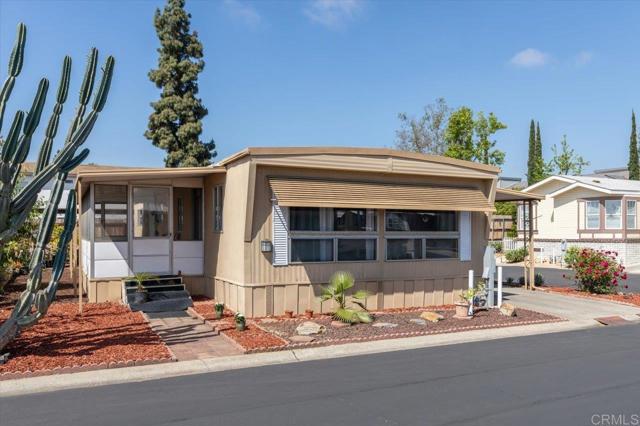 Detail Gallery Image 1 of 1 For 211 N Citrus #221,  Escondido,  CA 92027 - 2 Beds | 2 Baths