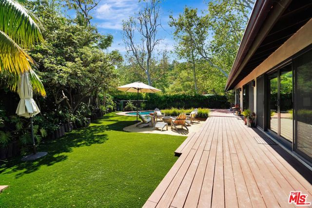 30612 Sicomoro Drive, Malibu CA: https://media.crmls.org/mediaz/3c0a1926-0722-4402-8195-555c3a0c8f73.jpg