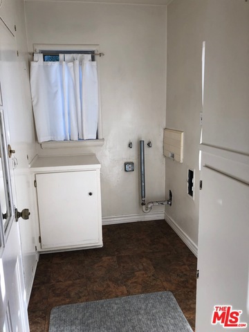 Laundry Room without stacked Unit