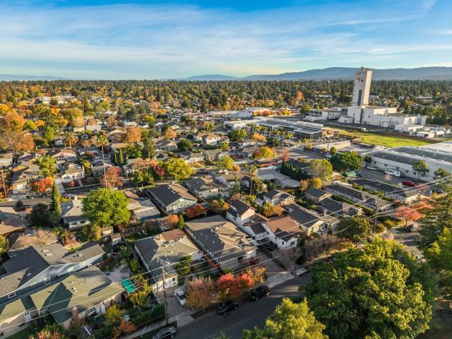 976 2nd Avenue, Redwood City CA: https://media.crmls.org/mediaz/3c0aef34-0532-43a7-9010-45c8a3169872.jpg