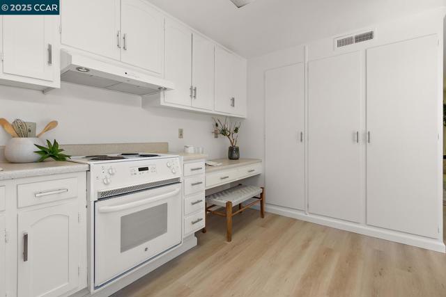 1129 Leisure Ln, Walnut Creek CA: https://media.crmls.org/mediaz/3c0b12df-060a-40a0-b44f-dbdb1368ca8d.jpg