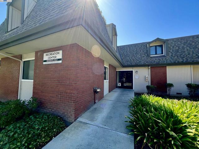 3287 Shadow Park Pl, San Jose CA: https://media.crmls.org/mediaz/3c0b50b9-72dd-4650-874f-1b09ad8bad2c.jpg