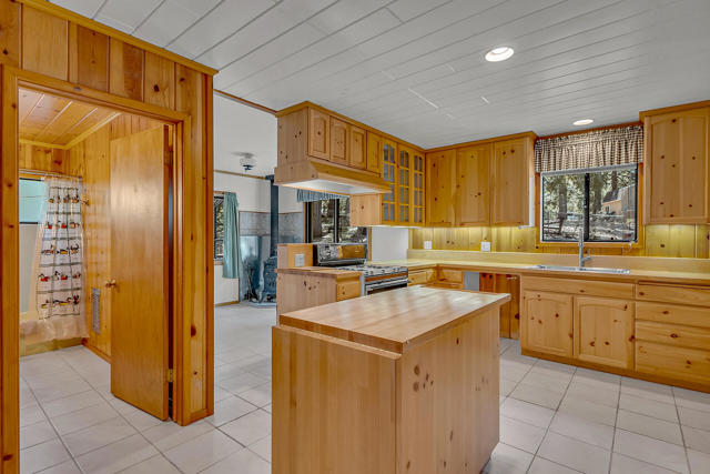 52551 Pine Ridge Road, Idyllwild CA: https://media.crmls.org/mediaz/3c0bb774-7277-4a73-bedd-df8dc14ddd94.jpg
