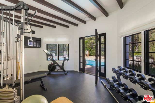 1800 Angelo Drive, Beverly Hills CA: https://media.crmls.org/mediaz/3c0be79b-790c-4c49-910e-34b1b99a5e1b.jpg