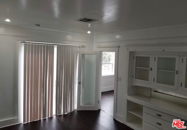 6640 Leland Way, Los Angeles CA: https://media.crmls.org/mediaz/3c0c7793-e1b2-4a44-ae03-3a41a48cb66b.jpg