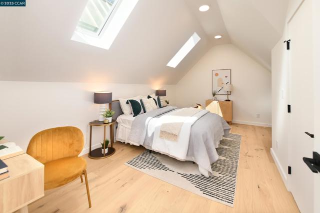 3169 Washington St, San Francisco CA: https://media.crmls.org/mediaz/3c0ce2fa-bf5a-4dc3-a770-18e7f9087598.jpg