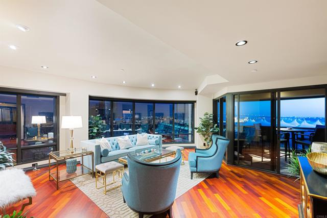 200 Harbor Dr, San Diego CA: https://media.crmls.org/mediaz/3c0dca39-499a-4f3f-a006-cc29ca35dc88.jpg