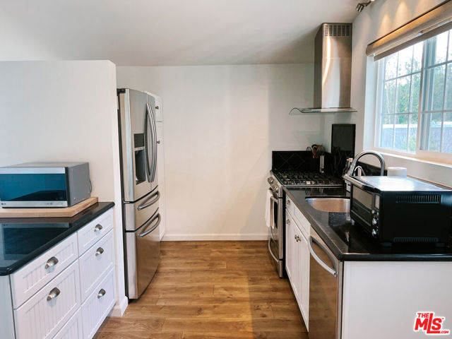 27500 Pacific Coast Highway, Malibu CA: https://media.crmls.org/mediaz/3c0dfff8-6f60-4b2c-beaf-df57a87df824.jpg