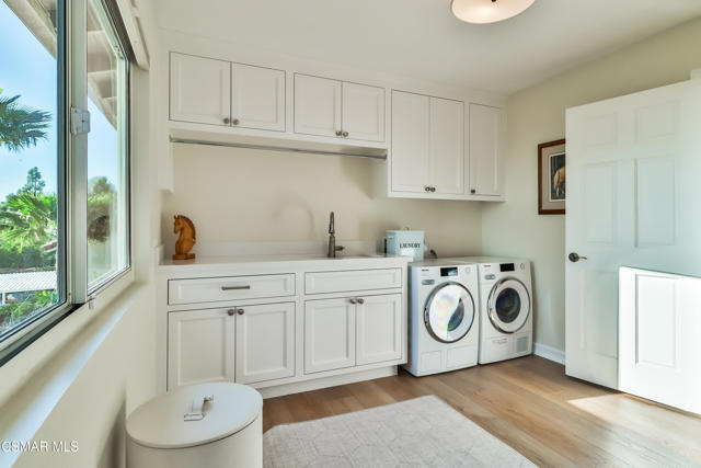 2328 Otono Circle, Thousand Oaks CA: https://media.crmls.org/mediaz/3c0e2fe3-f3d5-42c3-a92a-f89fe1b4555c.jpg
