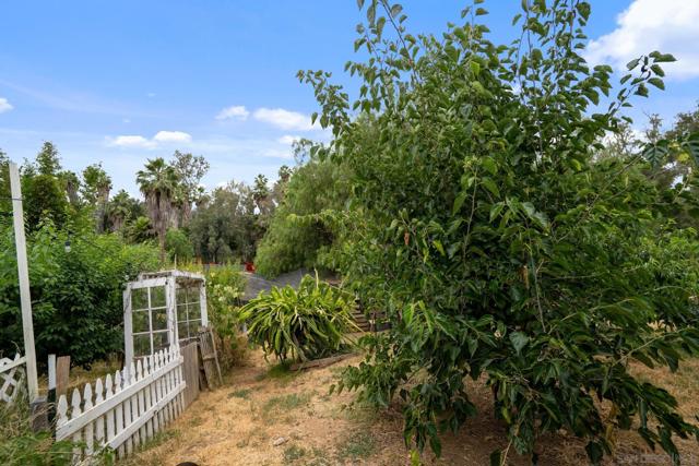 9110 Winter Gardens Blvd, Lakeside, California 92040, 2 Bedrooms Bedrooms, ,2 BathroomsBathrooms,Single Family Residence,For Sale,Winter Gardens Blvd,240022984SD