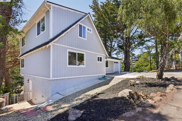 1218 Lattie Ln, Mill Valley CA: https://media.crmls.org/mediaz/3c0f931c-ad07-4cdc-b097-1fa94496917e.jpg