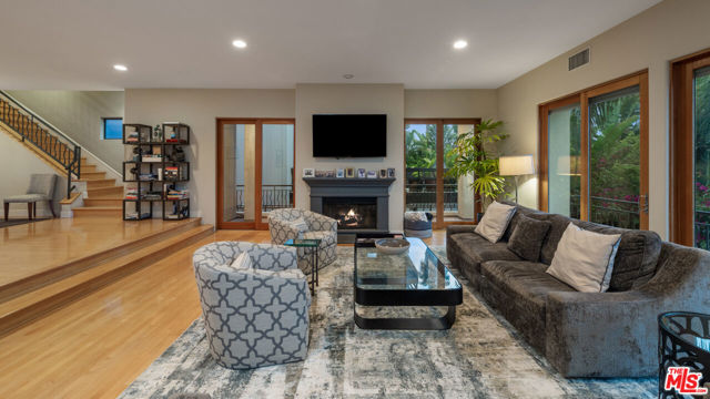4115 Roma Court, Marina del Rey CA: https://media.crmls.org/mediaz/3c0fb885-88bb-4839-b3f5-b85bcde5462e.jpg