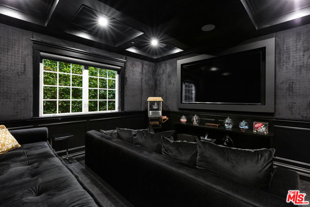5000 Petit Avenue, Encino CA: https://media.crmls.org/mediaz/3c0ffd08-486a-42d1-a234-47303b38b12b.jpg