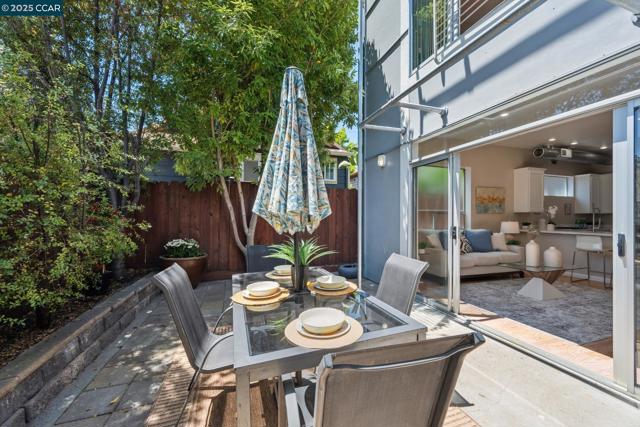1017 45Th St, Emeryville CA: https://media.crmls.org/mediaz/3c10cd63-c5a5-451c-9770-76d2e7d5b9e4.jpg