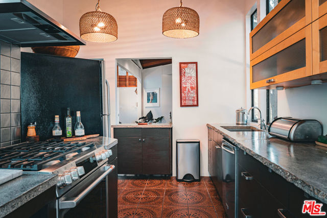 1 Colina Drive, Topanga CA: https://media.crmls.org/mediaz/3c1159d2-215a-4369-b426-ee18d67c9e58.jpg