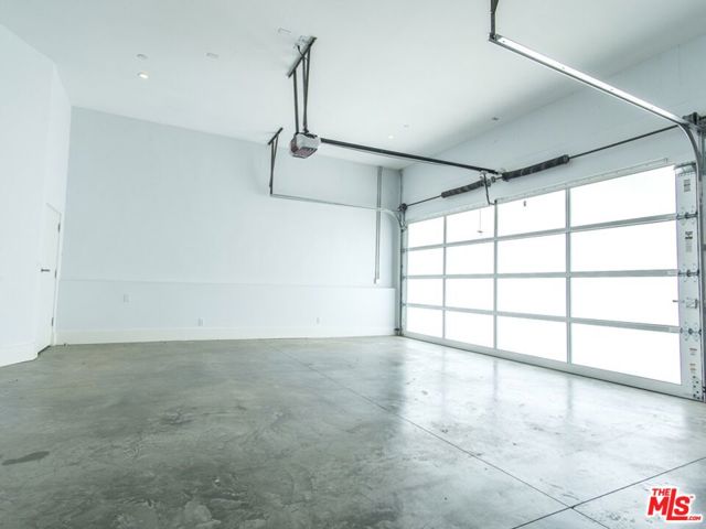 200 ARNO Way, Pacific Palisades CA: https://media.crmls.org/mediaz/3c118ab2-1b25-4cb7-9c6c-f5e74e149d36.jpg