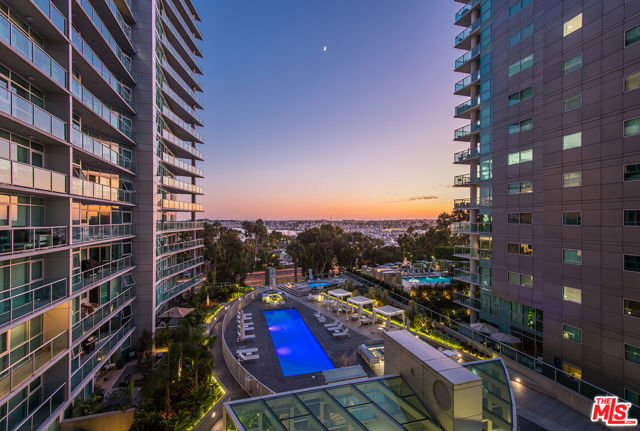 13600 Marina Pointe Drive, Marina del Rey CA: https://media.crmls.org/mediaz/3c11baf8-6d86-4646-9717-cbdc6b04b23c.jpg