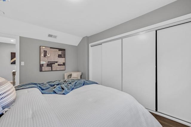 209 Mansfield Dr, South San Francisco CA: https://media.crmls.org/mediaz/3c1213f5-2f40-4401-b5e9-6453797c2432.jpg
