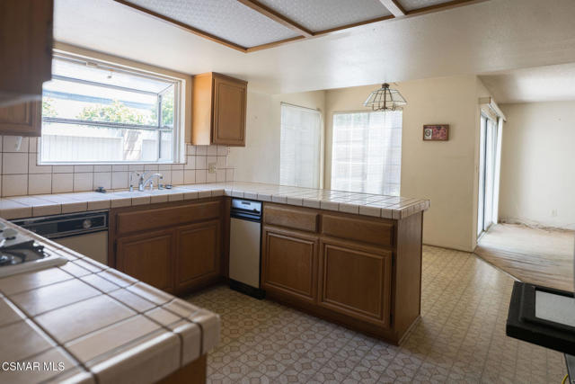 2517 Harriman Lane, Redondo Beach CA: https://media.crmls.org/mediaz/3c122dc0-ab3d-4fa6-8617-84db2bc17c64.jpg