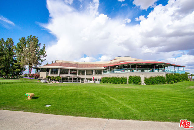 4 Trinity Court, Rancho Mirage CA: https://media.crmls.org/mediaz/3c127cc2-d053-419f-9464-6b2780d06914.jpg