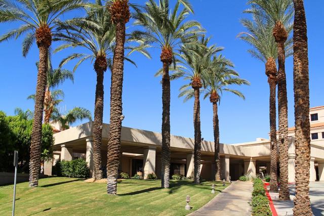 182 Desert Falls Circle, Palm Desert CA: https://media.crmls.org/mediaz/3c12ef3e-8825-4585-8f1d-f0e7e6fe7906.jpg