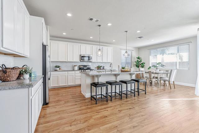 4563 BENTON ST, Antioch CA: https://media.crmls.org/mediaz/3c13305f-b83a-49f6-9e12-1a18eb3ba15e.jpg