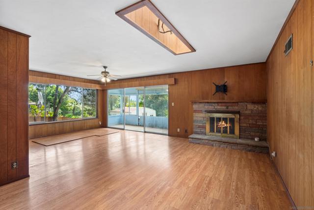 719 Marsolan Ave, Solana Beach CA: https://media.crmls.org/mediaz/3c135f34-fc19-44a9-821c-f8d713ea5f7d.jpg