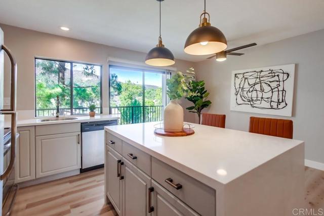 Detail Gallery Image 6 of 28 For 7858 Cowles Mountain Ct #D14,  San Diego,  CA 92119 - 1 Beds | 1 Baths