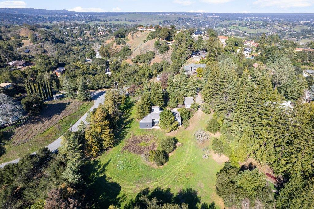 https://media.crmls.org/mediaz/3c13fa1d-f28e-4631-8d10-e64f0fe52f8a.jpg?preset=X-Large