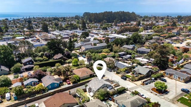 900 35th Avenue, Santa Cruz CA: https://media.crmls.org/mediaz/3c143454-bcdc-460b-8449-edcca69a4ae9.jpg