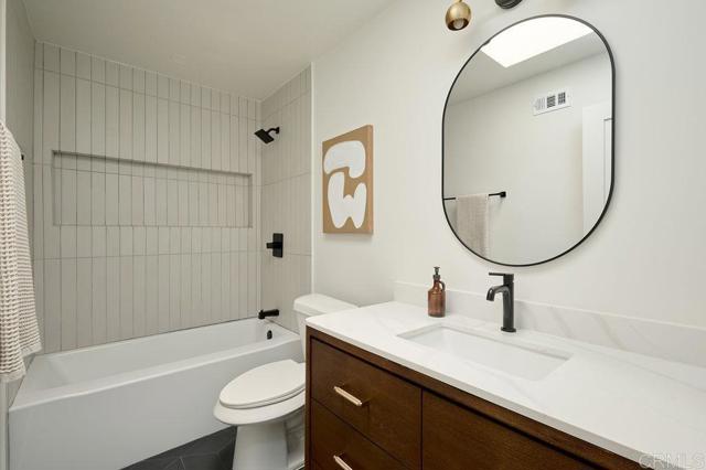 2025 Valley Road, Oceanside CA: https://media.crmls.org/mediaz/3c14c665-4710-40cf-856a-120e408f6cb8.jpg