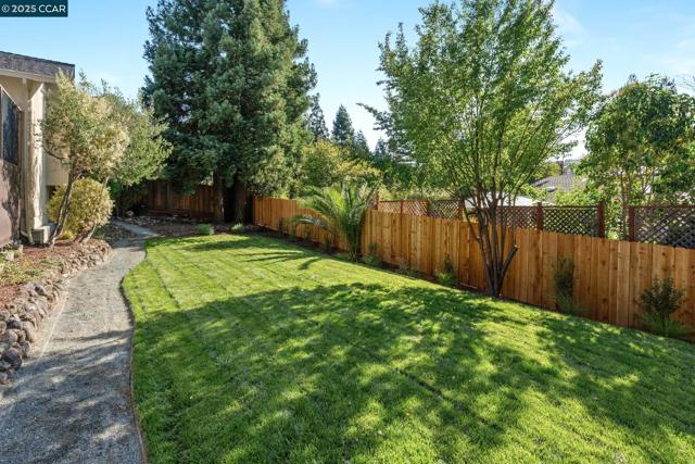 131 Clover Hill Court, Danville CA: https://media.crmls.org/mediaz/3c14d11f-c726-4b7e-b730-dffaa3c2aa6b.jpg
