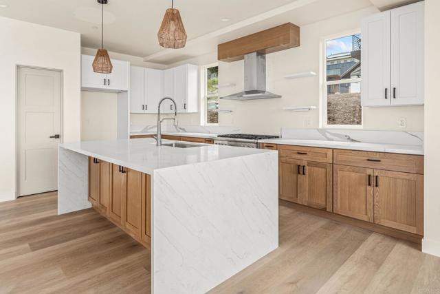 Detail Gallery Image 10 of 37 For 1535 Mount Glen, Escondido,  CA 92025 - 5 Beds | 4/1 Baths