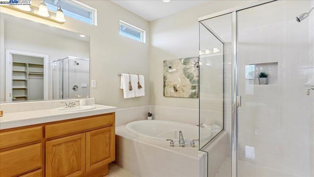 2133 Demetrius Way, Roseville CA: https://media.crmls.org/mediaz/3c1520ec-96ea-45c0-992c-b5bf095a8f50.jpg