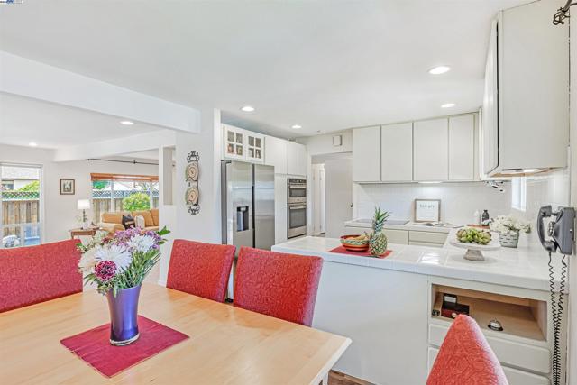 3335 Cornish Ct, Fremont CA: https://media.crmls.org/mediaz/3c154d76-5927-4082-b326-1d5a3e37ce11.jpg
