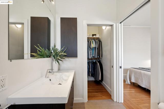 485 Hardy St, Oakland CA: https://media.crmls.org/mediaz/3c15bae7-9a20-4f4d-9803-96cd4aeaa9ed.jpg