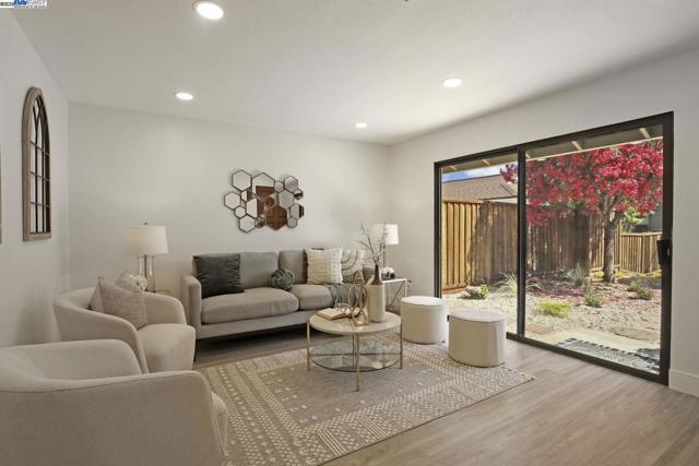 7650 Arbor Creek Cir, Dublin CA: https://media.crmls.org/mediaz/3c15c987-cf39-43ed-b06f-da795e7fcce7.jpg