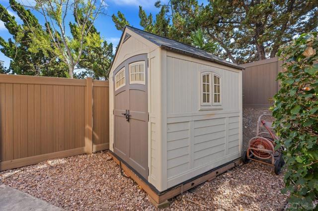11666 Papagallo Court, San Diego CA: https://media.crmls.org/mediaz/3c16032d-06ce-4f8c-b5b6-033ad1d0ac6e.jpg