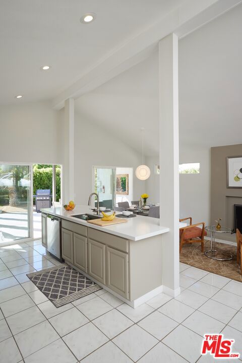 2291 E Calle Papagayo, Palm Springs CA: https://media.crmls.org/mediaz/3c165034-9794-4254-a77c-abc936ccb673.jpg