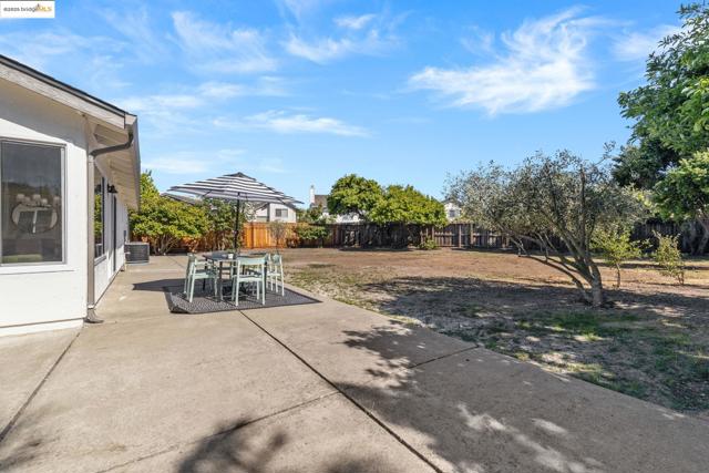 34841 Potomac River Pl, Fremont CA: https://media.crmls.org/mediaz/3c171644-609e-4cf0-bb8a-8b21b390a07d.jpg